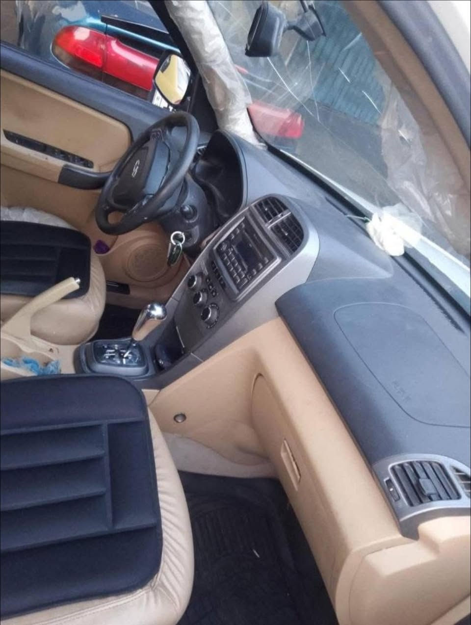 شيري تيكوا 2013 محرك وكير وتحويل بشرط موصفاته فتحه سقف (سلايد روف )قفل مركزي تحكمات ستيرن كشن هيتر تبريد ثلج ❄️ تدفىه كشن جلد مري كهرب جامات كهرب حساسات خلفي 5 ويل كب سعرها ٦٥ قفل اقل لاتخبر وتعب نفسك ماابيع مكاني الموصل الايسر 
***********
