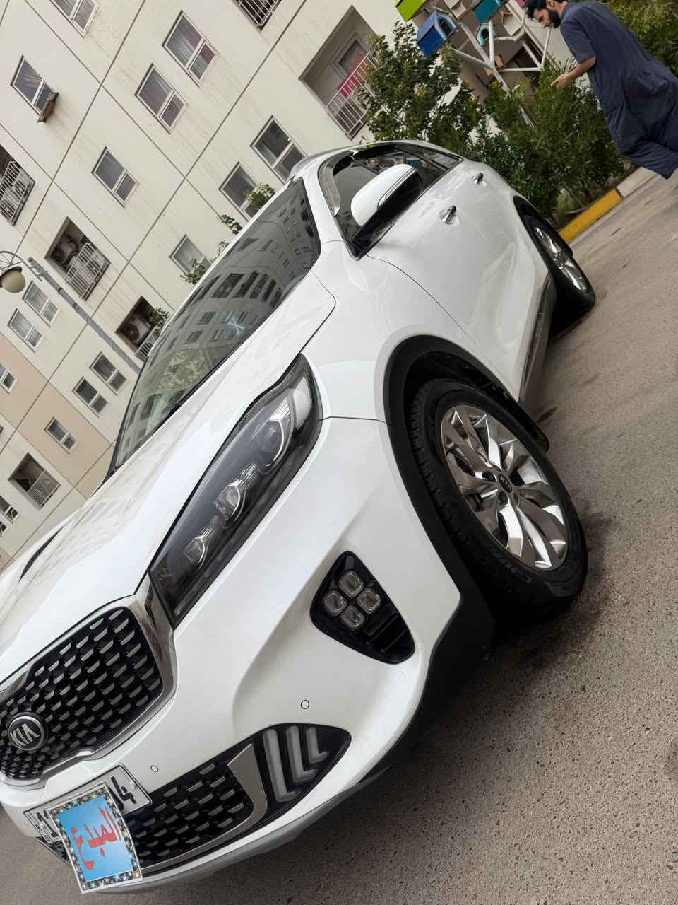 كيا سورنتو موديل 2018 خليجي شكل 20 شركه دولية مكفولة من الضربة والصبغ فقط بارد في خشم البنيد قليل جدآ مثل مموضح في الصورة 
رقم بغداد الدولي سيارة بأسمي
مواصفات 
بصمة 
باب خلفي كهربائي 
لدات امامي خلفي 
لايت زنون 
كاميرا اصليه دواره
حساس امامي خلفي اصلي 
كشنات جلد
كشن كهربائي
3قطع تبريد
لد امامي بك لايت لد
تحكمات ستيرن
7 راكب 
ويل كب نيكل 
بصمه أبواب 
6 سلندر  3500  بلادي
كير 8 نمر مامفتوح بلادي 
مري شفط أشاره بالمري
بردات بلادية 
فول تحكم أ ستيرن
أربع انضمة قيادة 
سيارة خير من الله 
ماشية 137 ألف 

السعر 235 بيه مجال للجادين فقط 
العنوان مجمع بسماية 
***********
