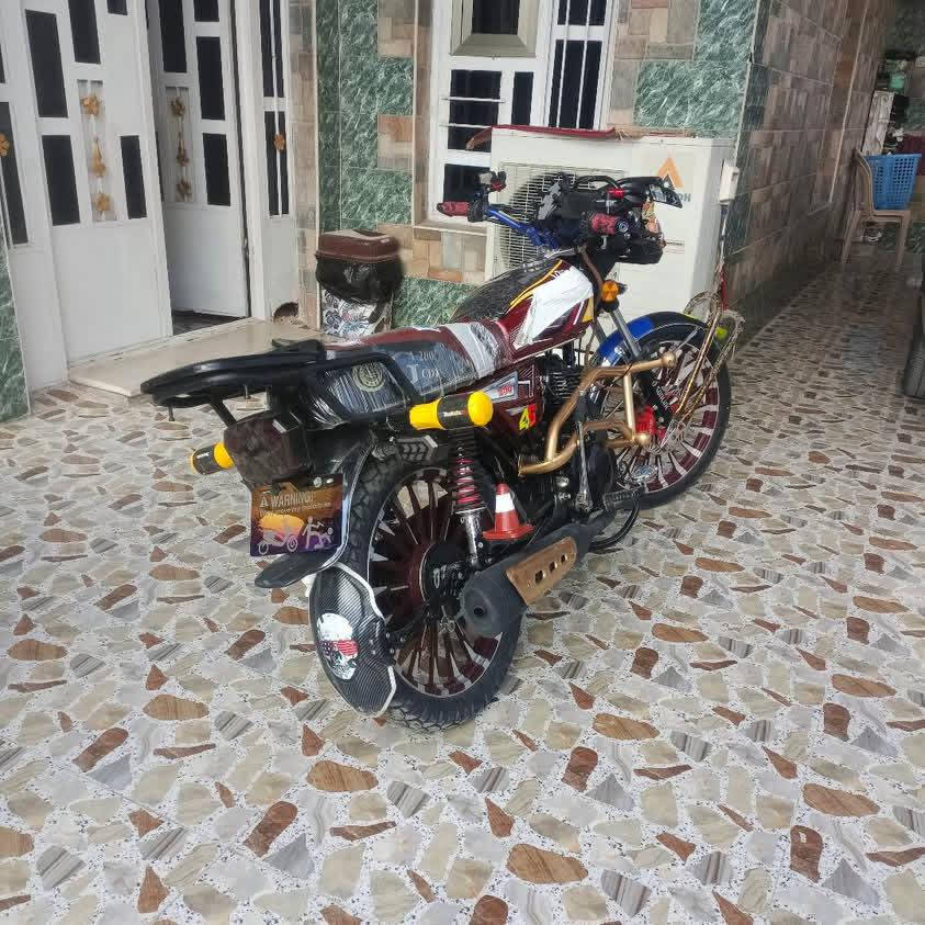 من رخصت الادمن  (مكلف بل نشر)
السلام عليكم دراجه سونك موديل٢٥ المنبزه على ٢٤حبايه درع رياضي سكان رياضي دراجه جاهزه من كلشي محرك بشرط اوراق منفيس فقط الدراجه كدام عينك جديده مكان الدراجه الرمادي شارع 40قرب جامع الواثق ***********سعر الدراجه (مليون )
