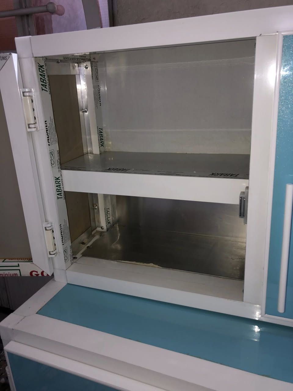 كاونتر نظيف جدا بعدة بجيس تفصال شغل درجة اولى قياس متر ونص السعر 250 متوفرة خدمة توصيل للاتصال ***********
