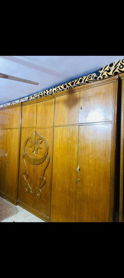 السلام عليكم

للبيع غرفة نوم طابقين، خشب ثقيل وأصلي، نظيفة كلش وحالتها ممتازة، ما بيها أي مشكلة وتصلح للاستعمال مباشرة
الي يدور على غرفة مرتبة وقوية، 
السعر مناسب
***********

