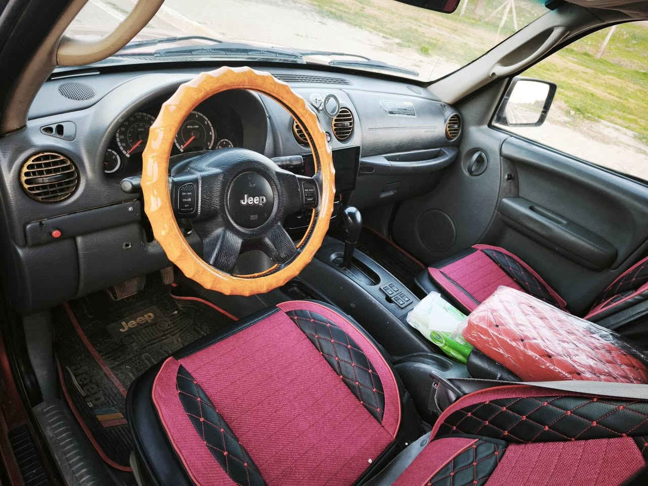 جيب ليبرتي 2007 رقم وسنوية جديد 2030 بطاقة بنزين بيها محرك 6 سلندر سيارة بيها حادث باب سايق والباقي مصبوغة عام جمالية كير محرك شرط سعرها 69 وبيها مجال للشراي ***********..عنوان كركوك الحرية.
