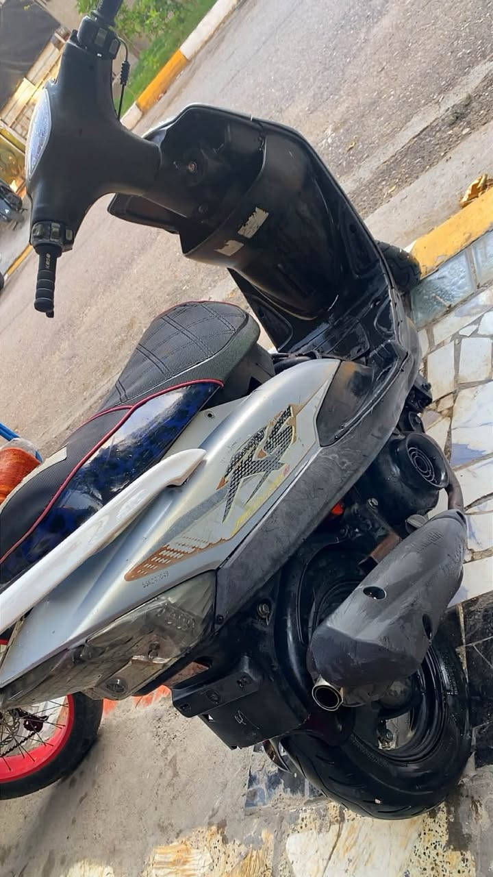 سلام عليكم 
ماكس عدله 
مكينه مكفوله من صوت ونضوح وتبخير 
مكينه بلاديه
نقصهه فقط استان تعليم وسبعه مال كفر 
شلعه ومعدل حلوه 
بيهه صالنصه رياضي 
كفرات ختم واحد 
سعر ٣٢٥ وبيهه مجال بصيط 
مكان زعفرانيه 
***********

