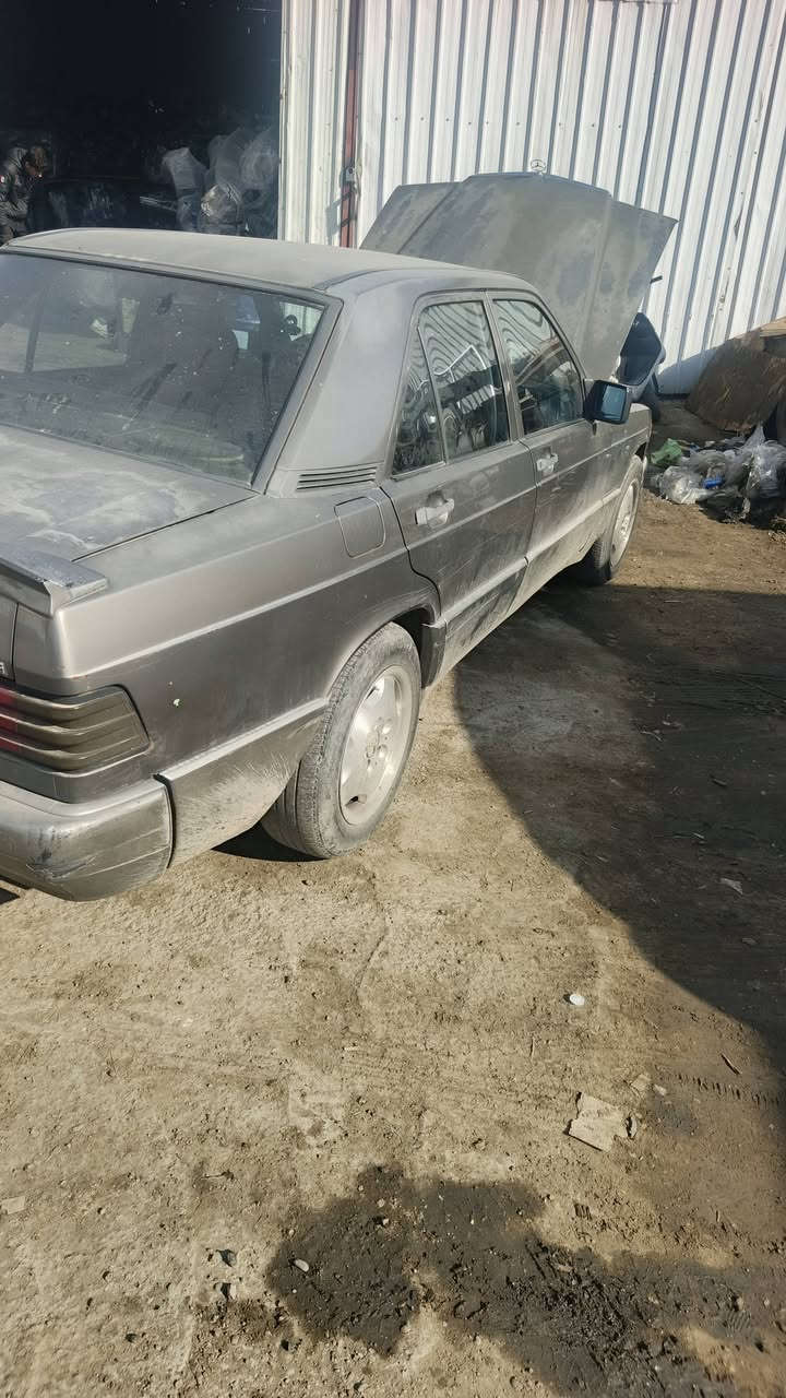 السلام عليكم مارسدس 190 موديل88 سياره جاهزه تبريد تخم تاير محرك تيوتا ملكه25اني محورهه بلاد سعر٥٠اي ستفسار***********
