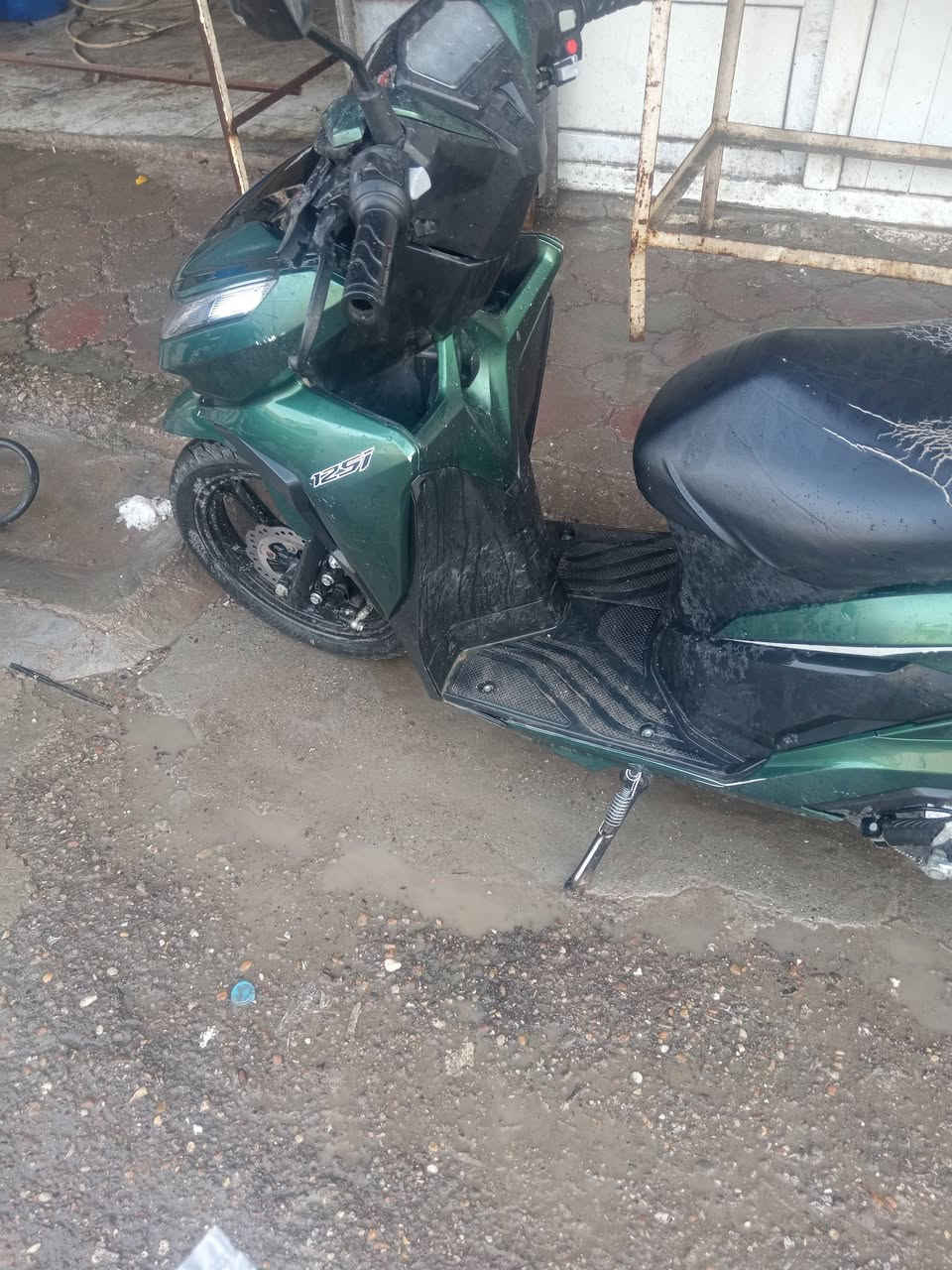 السلام عليكم
للبيع دراجه هونداي اكلك ياباني 
نضيفه ممفتوحه أوراق كامله
السعر مليون وربع وبيها مجال
***********
