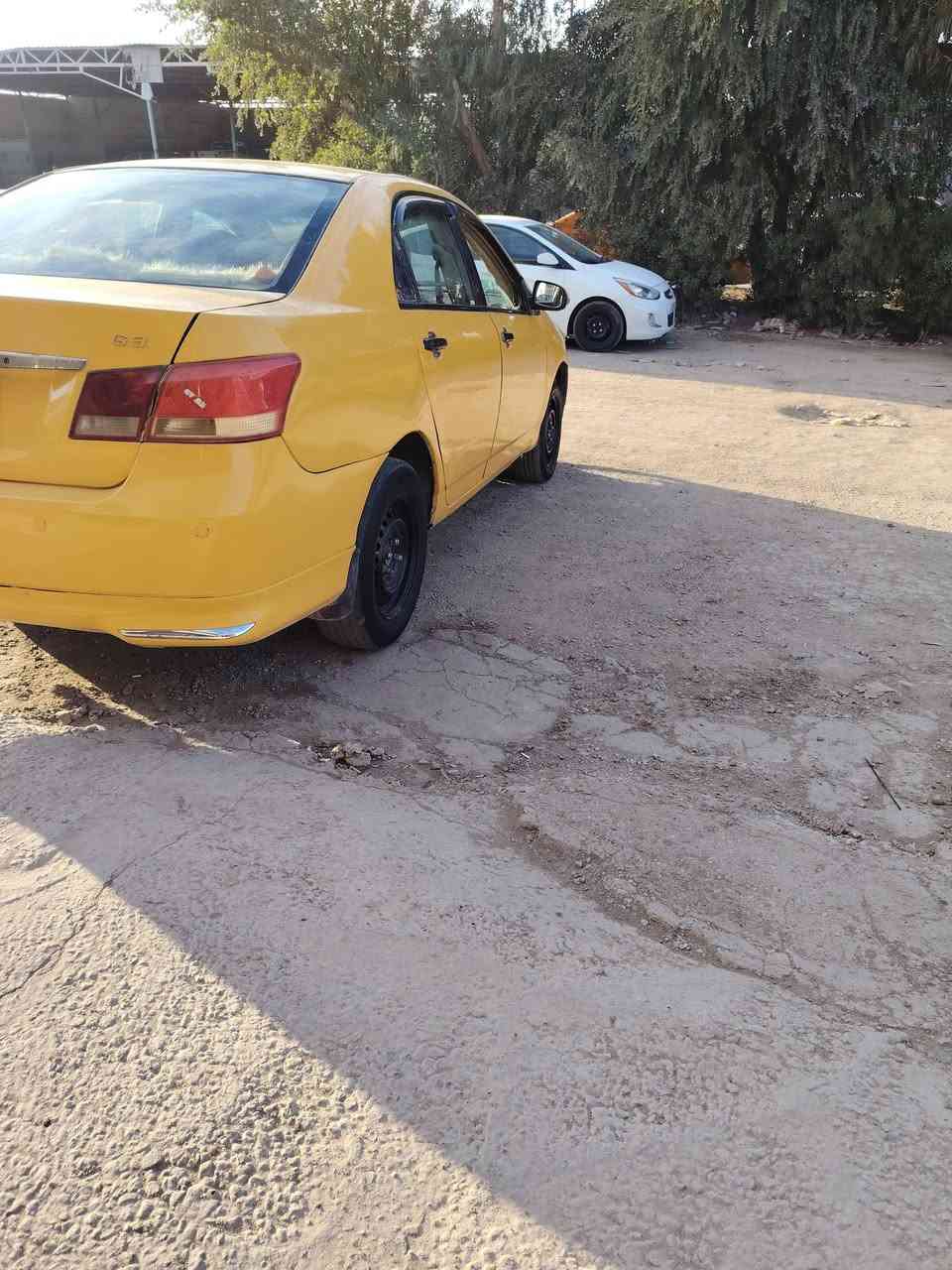 السلام عليكم سيارة بي واي دي للبيع سيارة كير محرك خير من اللة حدادية حلوة ونضيفة الكشر حلو مصبوغة صبغ عام جمالية بية فقط طخة الجاملغ اليمنة فقط الباقي كلة مكفول مداور ثاني  يوم موديل 13 j3سنوية 27مكاني كربلاء حي نضال السعر 42بية مجال بسيط رقمي***********
