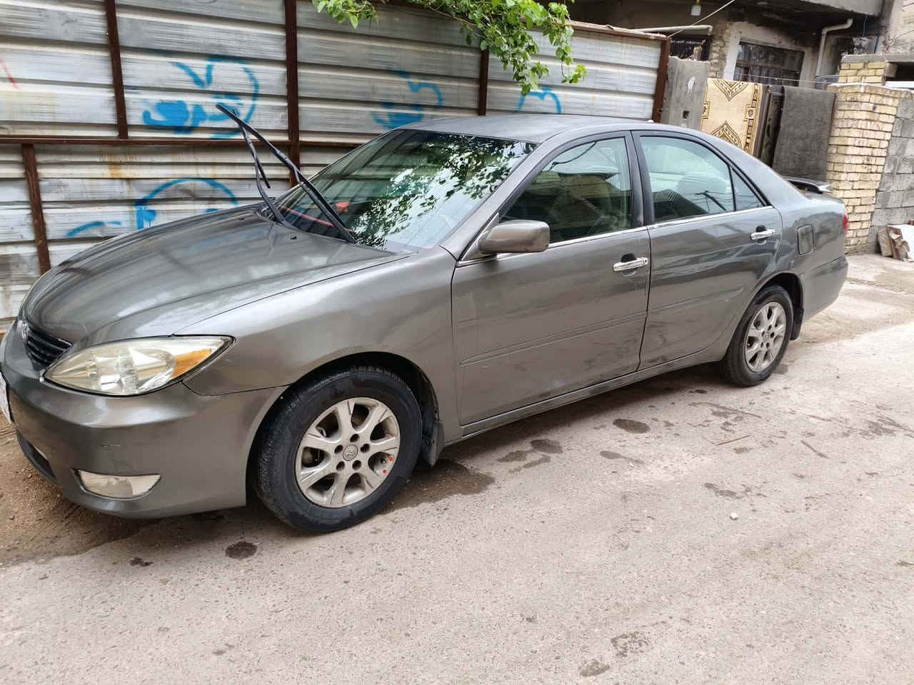 سلام عليكم كامري موديل ٢٠٠٤ للبيع محرك ٢٤٠٠ /٤سلندر  مصبوغه حزام الجماليه أثر جراد كير محرك نظيف خير من الله فقط باب الصدر مبدل  تبريد مو شغال للاستفسار اكثر *********** السعر 75 وبيهة مجال بسيط
