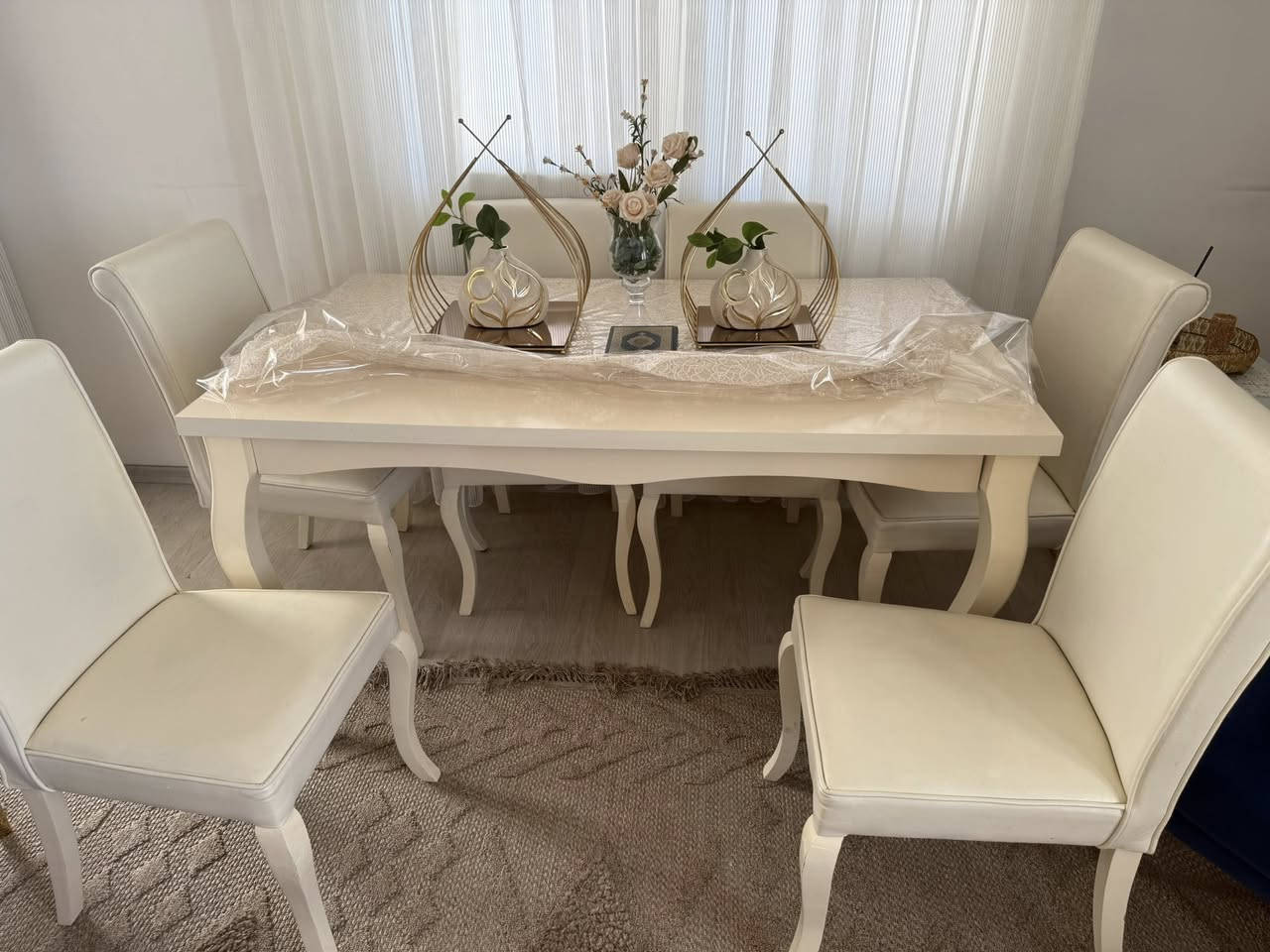 ميز طعام للبيع مع ٦ كراسي نظيفة بدون اي عيب العنوان اربيل والسعر ١٥٠ الف


**إذا كنت صاحب هذا الإعلان وتريد حذفه لأي سبب، رجاءا أرسل رسالة إلى الدعم الفني**