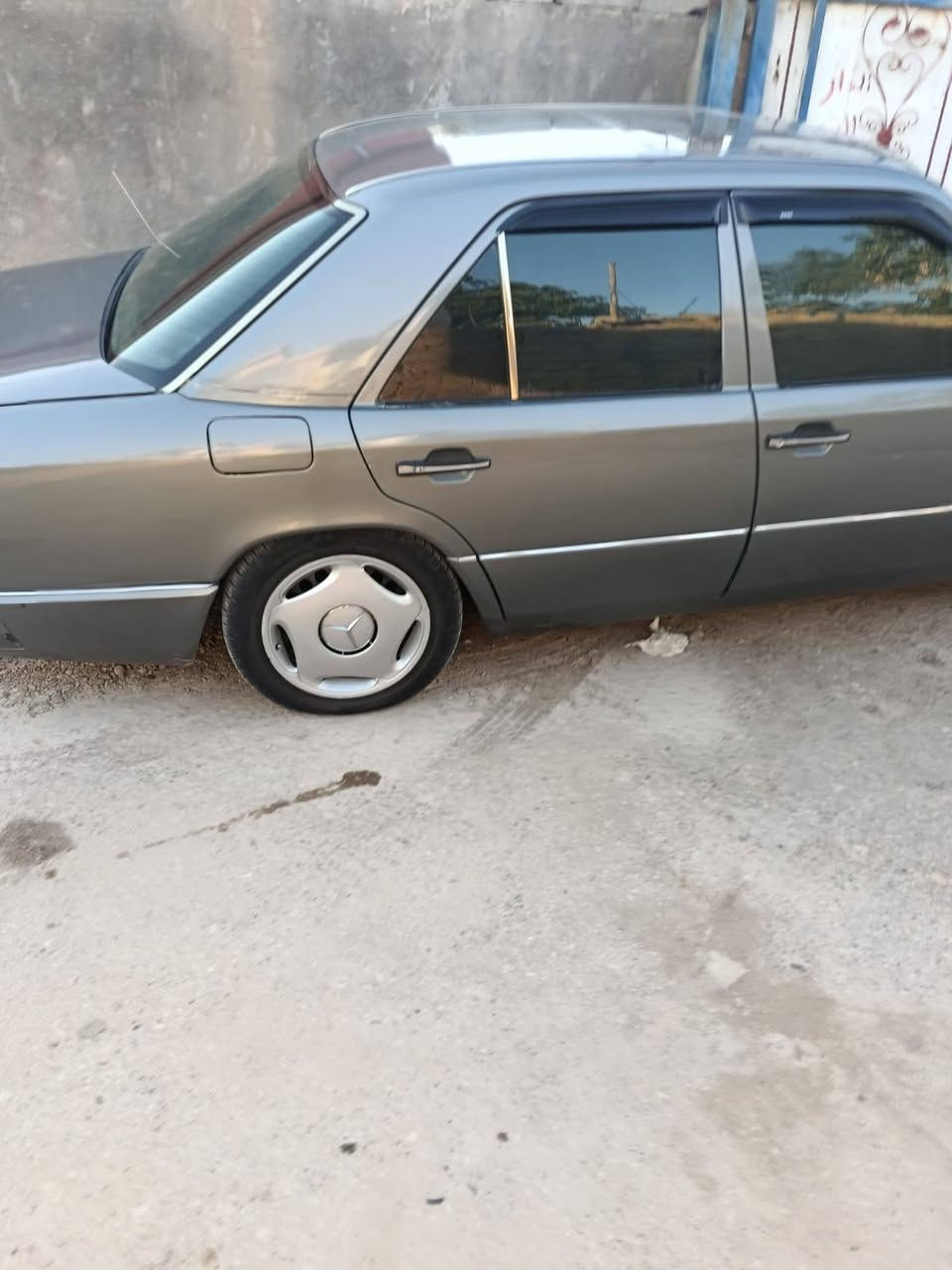 سلام عليكم مارسيدس موديل 1992بيبي دب مكينه وكير بلاد تبريد شغال منضومه غاز بيهه شغاله تنته اي بي اس شغال كلهه على البلاد مكفوله ضربه واخياس مابيهه مصبوغه جماليه رقم دهوك سنويه 2030 شرط التحويل مكاني ديالى حمرين سعره. 60 وبيهه مجال ***********
