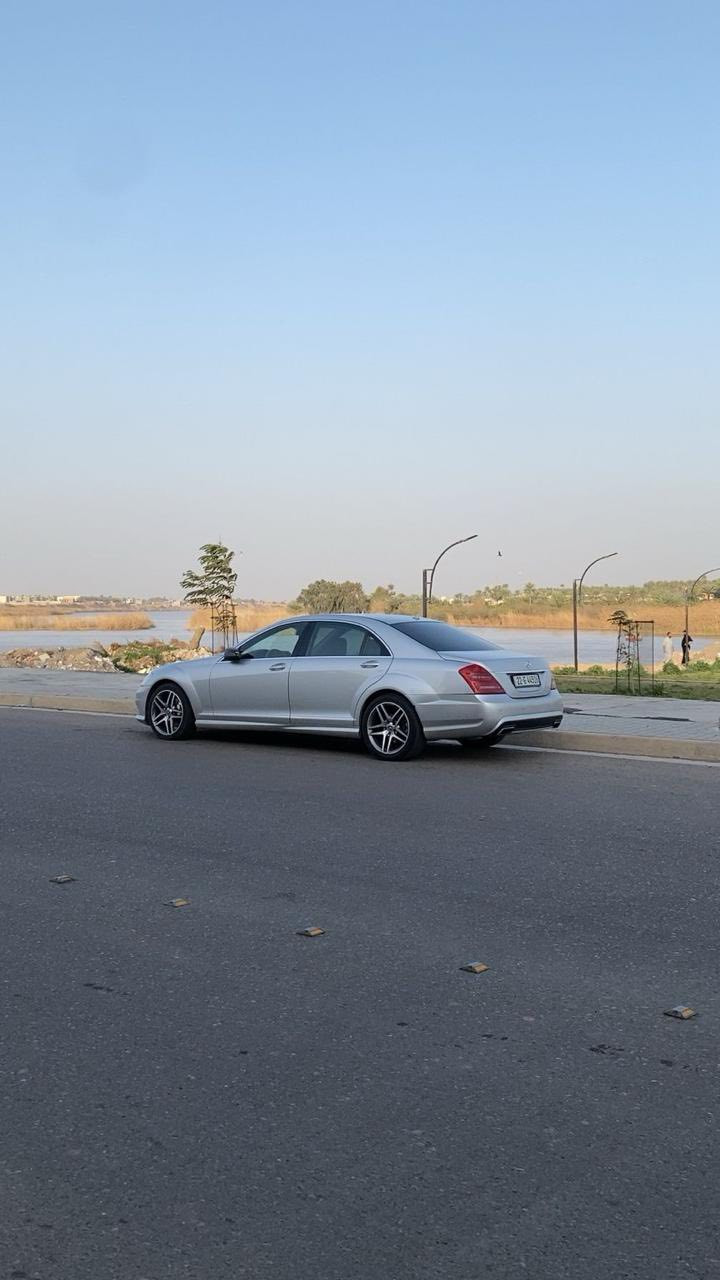 السلام عليكم
مارسيدس 2009 
S350 محرك سته سلندر
مواصفاتها جگات ناظور ليلي شغال أناره LED
تحكمات ستيرن شغاله اشاير بالمري سستم صوت 
السياره نظيفه رقم اربيل بأسمي تحويل ثاني يوم 
ويل AMG اصل فتحه سقف كشنات تدفئه تبريد كامله كشنات امامي خلفي تحكمات بردات خلفيه 
الاتـصال ع الرقم *********** 
مكان السياره صلاح الدين بلد 
السعر 178$ وبيها مجال
