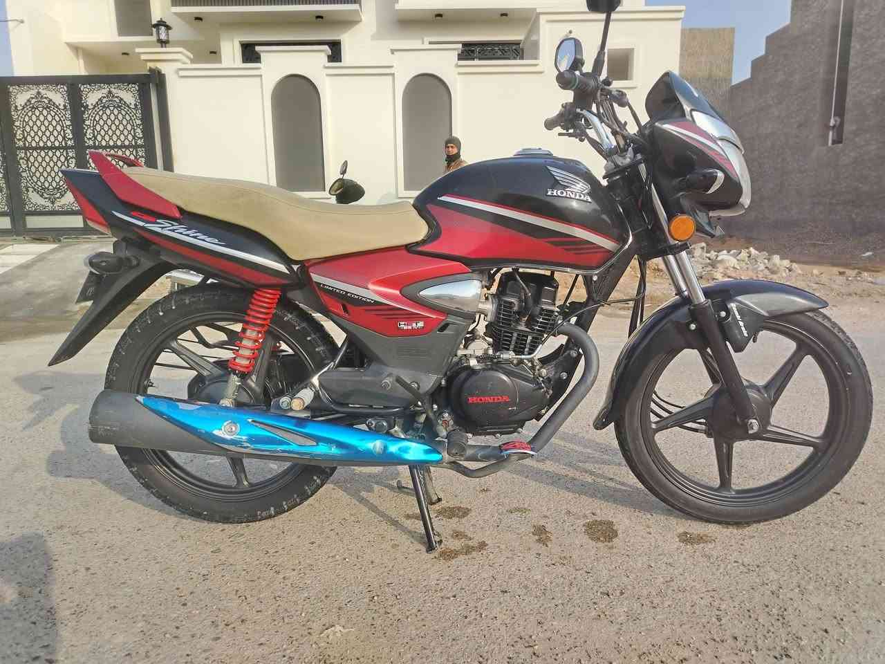 موطور هونده للبيع موديل 2019مسجل سنويه ورقم محرك 125السعر 14 ورقة الاستفسار الاتصال على الرقم *********** او راسلني خاص
