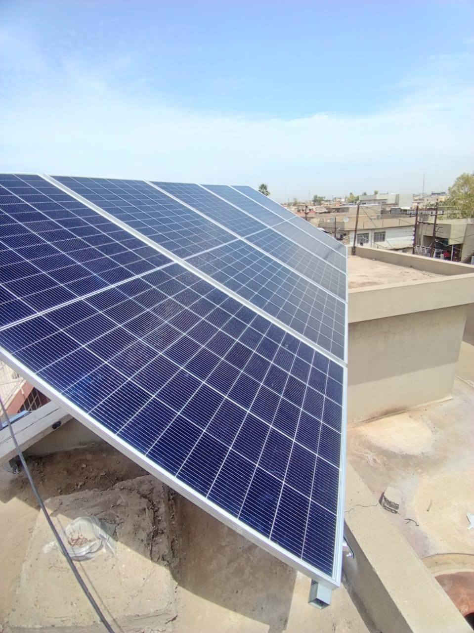 🚨العرض مستمر في مدينة الموصل .
 مشروع جديد من "شركة طاقة الذكية"  في الموصل – حي الوحدة ☀️

نفّذت شركة طاقة الذكية منظومة شمسية متكاملة للزبون: محمد عبد الرحمن 
📍 الموقع: الموصل – حي الوحدو 

⚡ مواصفات المنظومة:
🔹 انفيرتر SKE قدرة 6KW
✔️ ضمان سنتين

🔹 بطاريات ليثيوم HZ سعة 5KW عدد (2)
✔️ ضمان 5 سنوات

🔹 ألواح شمسية 620W عالية الكفاءة
✔️ ضمان 12 سنة

📊 أداء المنظومة:
☀️ إنتاج ممتاز خلال ساعات النهار لتغطية الأحمال الأساسية وتقليل الاعتماد على الكهرباء غير المستقرة.

💡 لماذا الطاقة الشمسية؟
✔️ كهرباء مستقرة طوال اليوم
✔️ تقليل كبير في مصاريف المولدات والوقود
✔️ تشغيل الأجهزة المنزلية بأمان وراحة
✔️ استثمار طويل الأمد يوفر عليك لسنوات

👷‍♂️ في "شركة طاقة الذكية" (https://www.taqa-smart.com) نقدم:
✅ منظومات منزلية وزراعية وصناعية
✅ منظومات On-Grid
✅ مكونات أصلية وضمانات حقيقية
✅ كادر هندسي متخصص وخدمة احترافية

📞 للاستفسار والتواصل:
Korek: ***********
Korek: ***********
Asia: ***********
Korek: ***********

🌐 "الموقع الرسمي لشركة طاقة الذكية"
https://www.taqa-smart.com

☀️ استثمر بالشمس… وودّع مشاكل الكهرباء.

#الطاقة_الشمسية
#شركة_طاقة_الذكية
#منظومات_شمسية
#SolarEnergy
#الموصل
