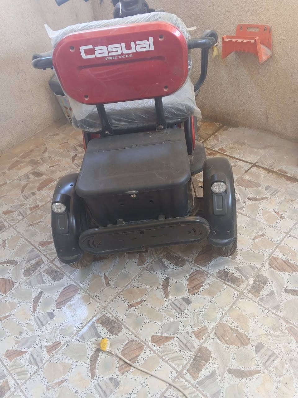 سلام عليكم 
دراجه شحن 3تايرات 
دراجه جديده ماشيه 20 يوم ونتركت 
زيرو سعر 700 أو بيه مجال قليل للطيبن مكان بغداد
سيطرت الشعب القديمه
***********

