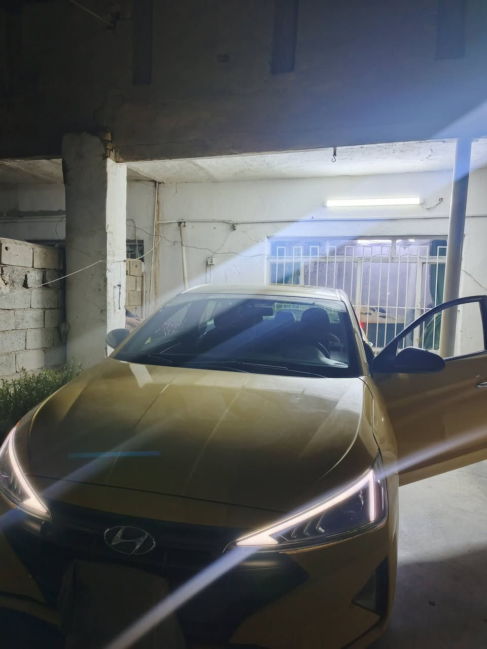 سياره النتره موديل 20 صفره ماشيه 79ميل بيها تصليح شؤيه بل بنيد وتصليح بل جاملغ مال صدر وتبديل دعاميه امامي رقمها بغداد تكسي  سياره بدون بصمه وفتحه  وارد امريكي رايدها بـ 148 وبيها مجال  رقم هاتف ***********
