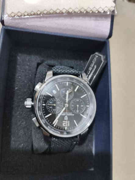 سلام عليكم' اربع قطع جديدة ابد ما مستخدمهن  . بيعه وحده اخوان سعرهن ٤٠٠$  ماخذهن باكثر من هذا السعر بس لان محتاج فلوسهن . الي يناسبه يتصل او يراسل '***********
