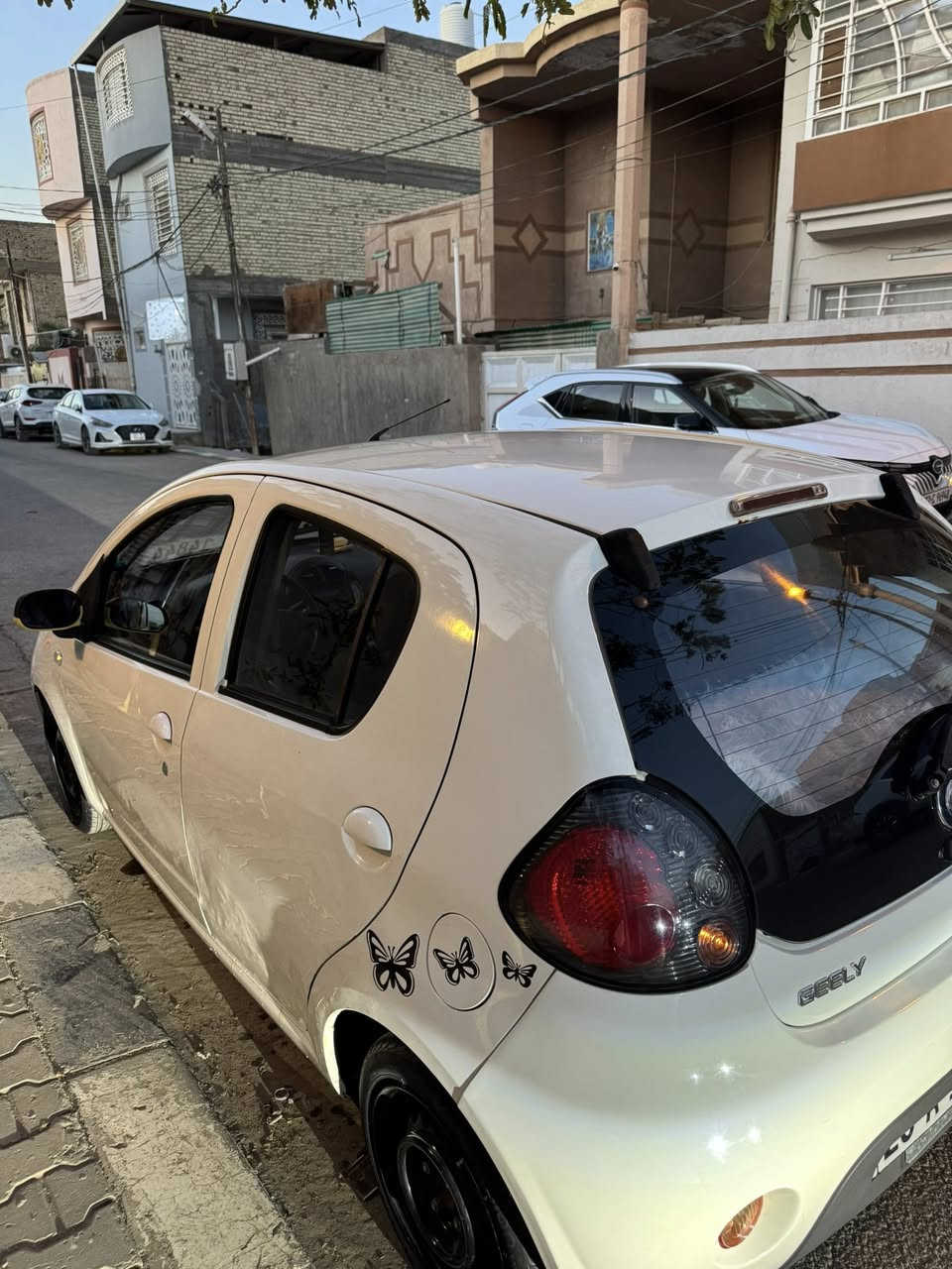 جيلي باندا موديل 2013
رقمها نجف  انكليزي جديد

تحويل ثاني يوم 

سياره جديده كلش ما ناقصه برغي .

ماشية 40km حقيقي 

تبريد شغال

حدادية جديدة 

مكينة وكير مكفولات من الفتح

بيها بارد فقط بالباب خلف السايق

والباقي كفاله 

مكاني نجف حي السلام 

السعر 53 وبيه مجال 

***********
