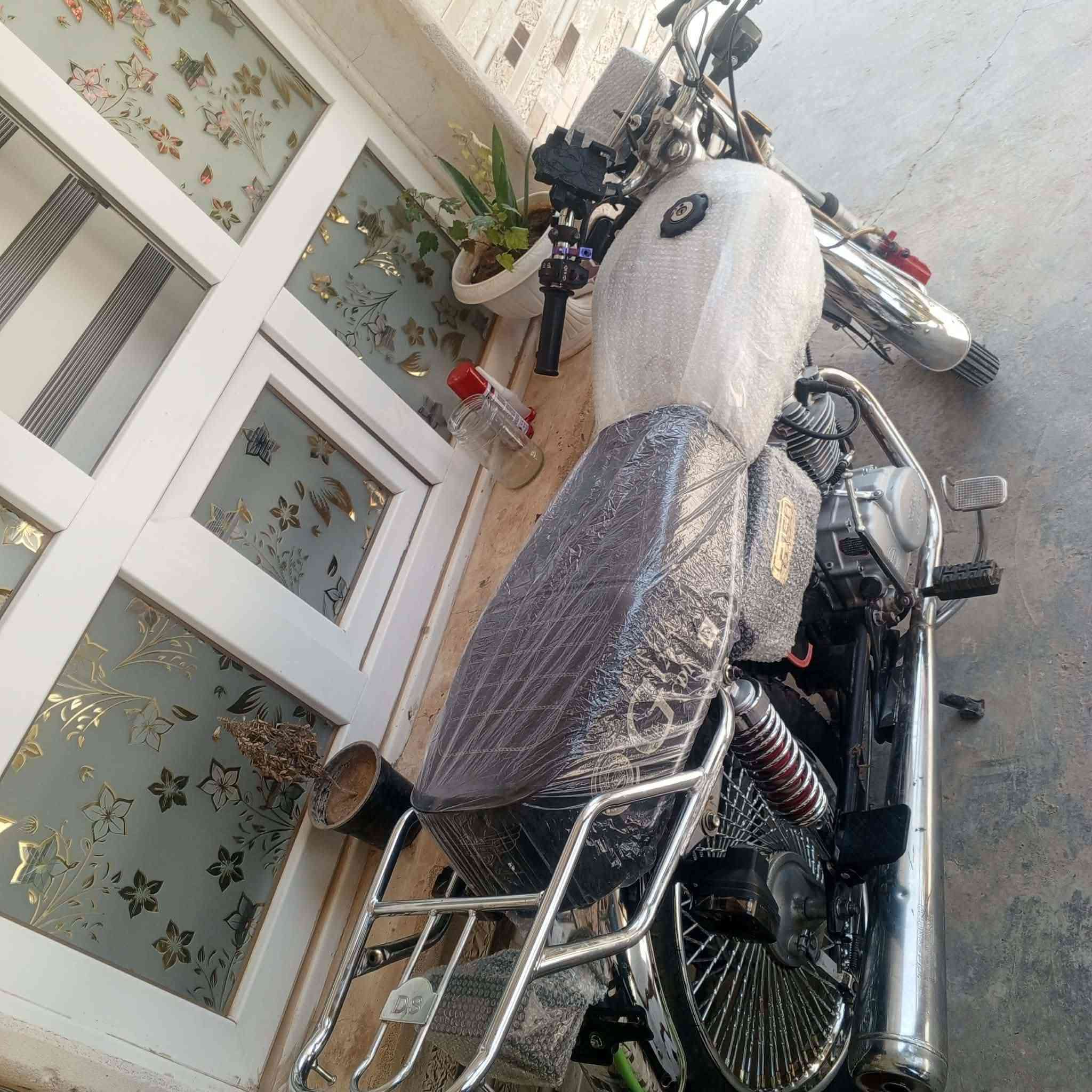 سلام عليكم شباب دراجه البيع موديل 24 محرك مفتوح مبدل ولفات فقط السعر 525 وبيها مجال الشراي لاتصال عل رقم فقط وتساب ***********
