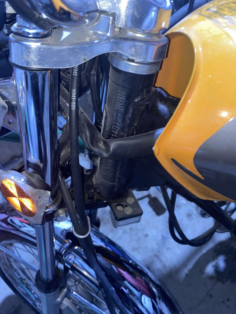 سلام عليكم…. السعر 1600 اوراق اصوليه 
للبيع نامه اصلي طالعه بنهايه ال ٢٤ صارلها سنه طالعه من معرض مخزنها (ضامها) بعدها جديدت بلاد ورزنه ومابيها اي نقص تاخذها من باب بيتي اوراق اصولي وكامله وماطالع بيه الله شاهد جديده كلش بأسمي الاوراق مكاني( كربلاء ) حي السلام قريب مركز شرطه حي النصر ورقمي *********** تاخذها من باب بيتي ودراجه مامفتوحه جديده وضامها تجي وتشوف نفس البل صور دراجه
