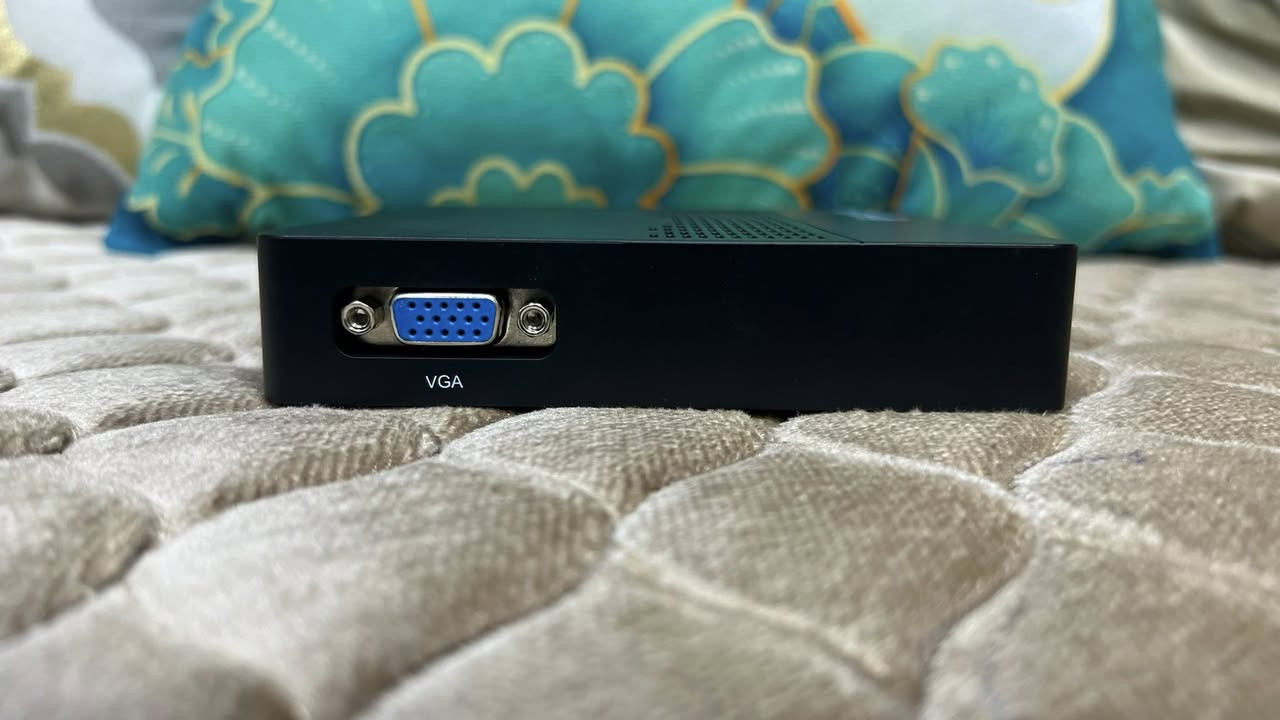 🔥 للبيع Mini PC بحجم صغير 🔥
 مناسب للتصفح
وندوز11

💻 **SOYO M2 Mini PC**
المعالج: Intel Celeron N4000
الرام: 6GB
التخزين: 64GB
كرت الشاشة: Intel UHD Graphics 600

✅ يدعم Wi-Fi و Bluetooth
✅ يدعم تشغيل فيديو 4K
✅ يحتوي على منافذ: HDMI / VGA / USB / LAN
✅ حجمه صغير جداً وبدون صوت (بدون مروحة)
✅ مناسب للدراسة، التصفح، تشغيل الأفلام، والكاشير
 الجهاز نظيف كما بالصور
💰 السعر: 150 وبي مجال


**إذا كنت صاحب هذا الإعلان وتريد حذفه لأي سبب، رجاءا أرسل رسالة إلى الدعم الفني**