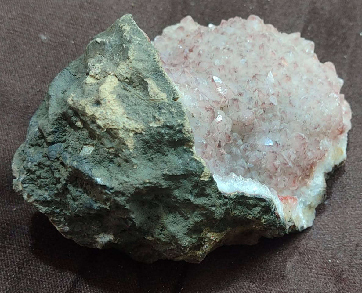 حجر خام جيود جمشت وردي
بيع مباشر 100.000 دينار
يتوفر توصيل لجميع محافظات العراق


**إذا كنت صاحب هذا الإعلان وتريد حذفه لأي سبب، رجاءا أرسل رسالة إلى الدعم الفني**