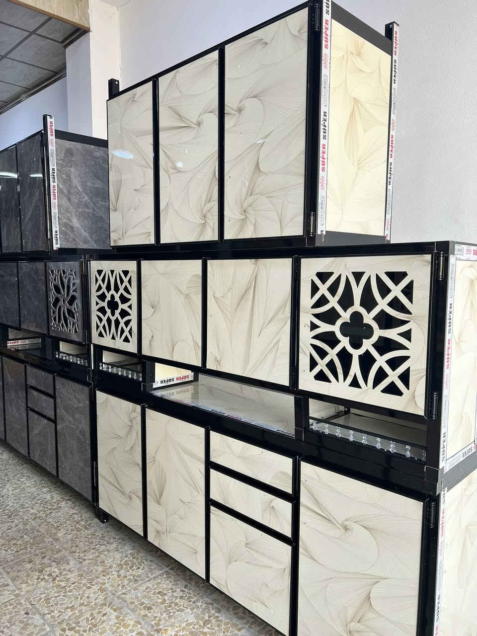 معمل ومعرض الاكابر للكونترات الحديثه جمله ومفرد العنوان موصل حي الكرامه من جهه حي الانتصار للتواصل على الارقام التاليه ***********/***********
