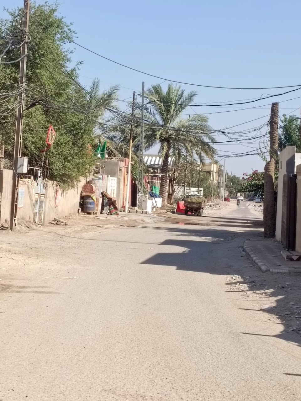 السلام عليكم 
قطعه للبيع المساحه 256  واجه 9.50
النزال 27
كريطعه قرب اسواق ايوب 
قريب على شارع عشتار الجديد مسافه 60 متر عن الشارع مكانه حلو وتجاري 
لاستفسار ***********
