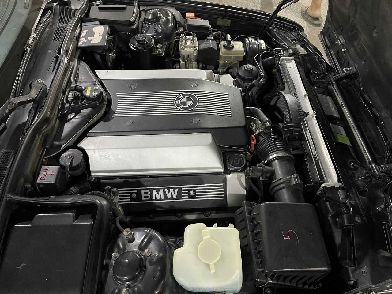 سلام عليكم
740 اصل وارد يابان
بدون ضربة وبدون خياس 
كير ومكينة وتفرعات جدد
تبريد شغال وثلج 
تخم تاير جديد 
ويل اصلي
رقم بغداد الدولي 
غرفة جديدة بلادية ممدوشمة كهرباء ميموري مساند هيتر نفخ 
مسجل بلوتوث 
دعاميات 40 حساسات بلاديات 
صدر امامي خلفي جديد
الضفاير كلهن بلاديات مملعوب بيهن وهواي تفاصيل بيها 
مكان السيارة بغداد الغزالية
السعر 89 بيها مجال بصيط 
هـ***********
