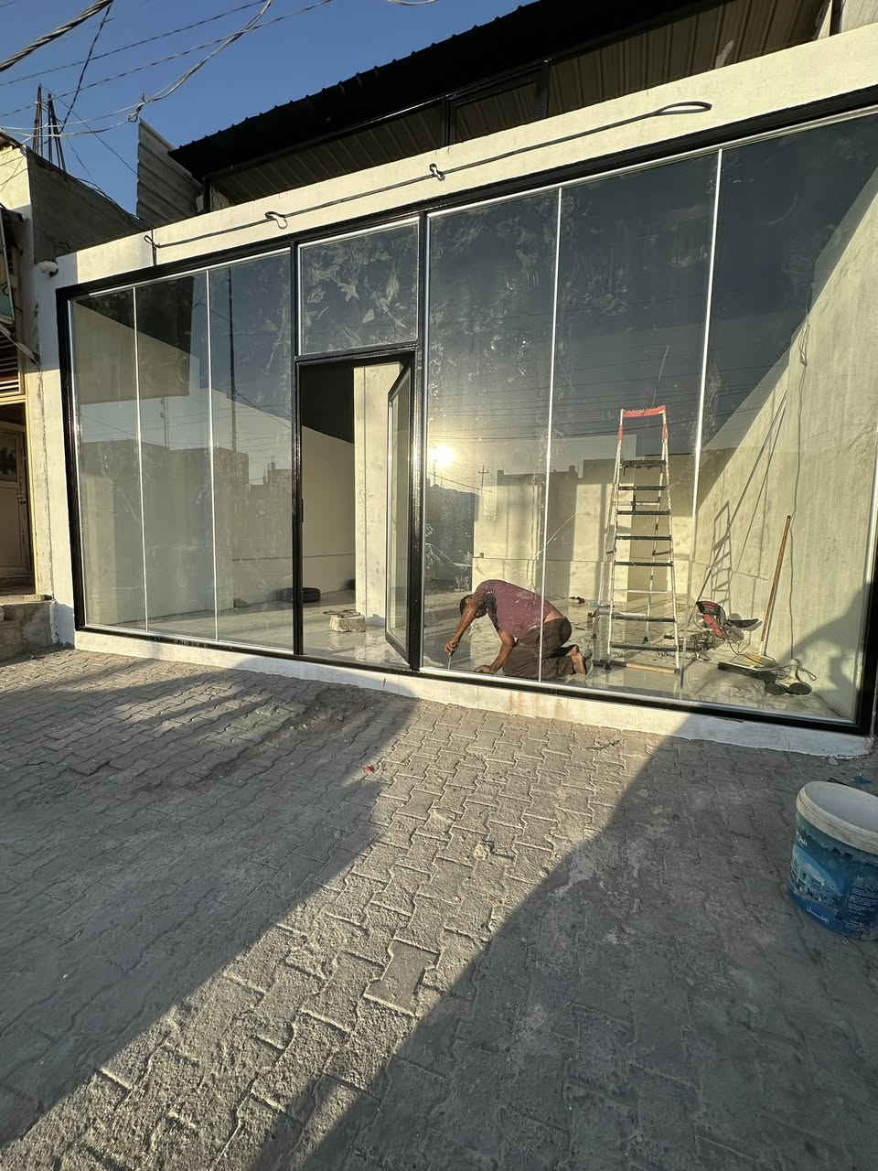 بسم الله الرحمن 
من اعمالنا في كربلاء المقدسة مستعدون لتجهيز الواجهات 10 ملم و القواطع الزجاجيه بافضل الاسعار و انسبها بالجملة و المفرد
العنوان : كربلاء المقدسة قرب السفارة التركية 
***********
***********.  منتظر عريبي
