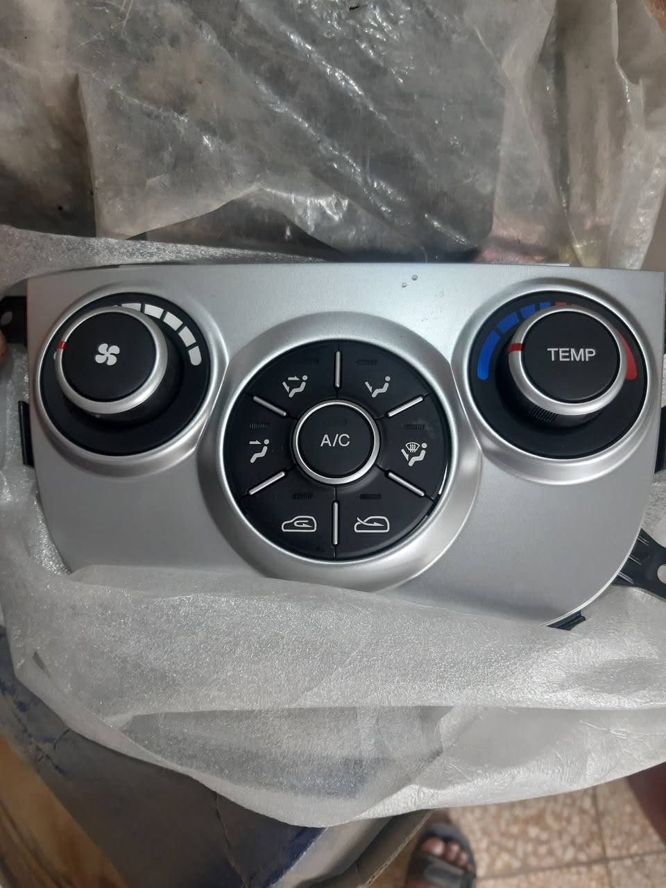 يتوفر لدينا ادوات سورنتو سنتافيا سبورتج توكسان جديد ومستخدم الرمادي شارع ٦٠ قرب مستشفى الرازي للإستفسار الاتصال على الأرقام التالية وعلى الماسنجر يوجد توصيل لجميع المحافظات *********** / ***********
