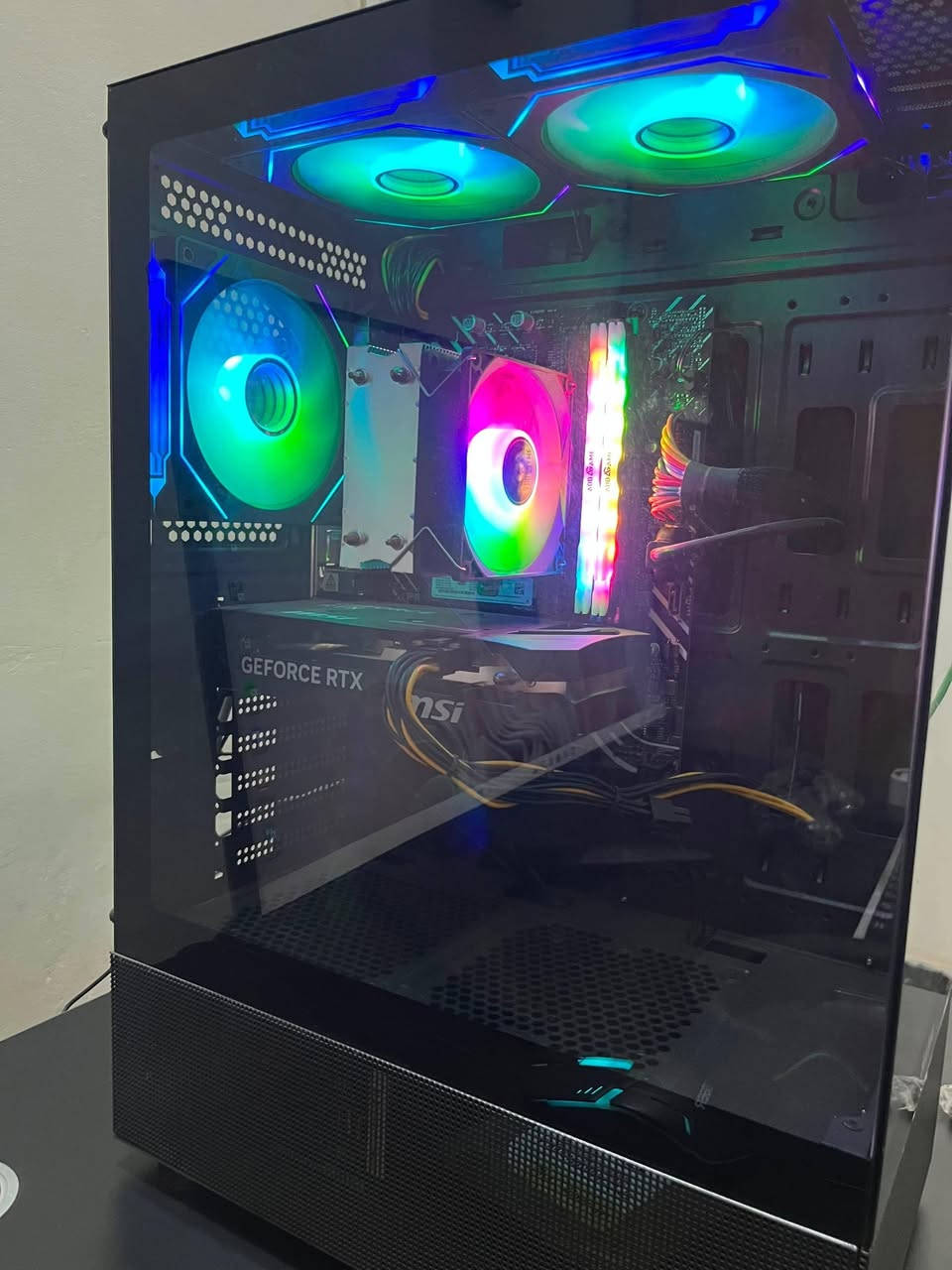 للبيع استخدام جدا قليل تقريب شهر 
◾CPU INTEL CORE i5 14400F
◾RTX NVIDIA 5060 8GB MSI OC
◾RAM 32GB (16X2) 3600 RGB ADDLINK
◾M.B H610M-K ARGB D4 ASUS PRIME
LER AIR SNOWMAN 3PIN
◾M.2 512GB SAMSUNG NVME
◾PSU 750 ANTECH 80+
◾CASE SAMA 3321 BLACK

◾MONITOR MSI 27 200HZ 0.5MS FHD
◾KIT TIGER MOUSE AND KEABOARD
◾ups 1500 
سيت اب كامل كيس وشاشة ويوبي اس وماوس وكيبورد
وبمليون و650 قفل كاملة بس تشد وتلعب 🫡
للتواصل خاص او على الرقم *********** 
متوفر توصيل لجميع المحافظات
