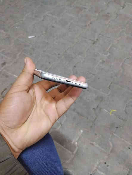 ايفون  11 ذاكره 128 ضهر مفطور وبصمه واكفه باقي كله شغال السعر 140 الف
***********
