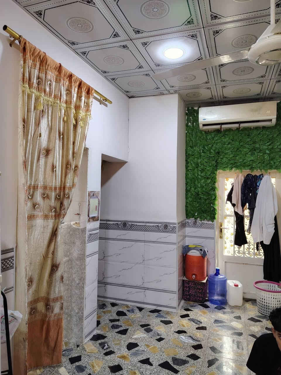 بيت للبيع
المساحه 100(10×10)
طابو زراعي سند 25
الموقع كوفه براكيه شارع لمعمل
مقابل مدرسه الشهيد علي الرماحي
بيت يحتوي علئ غرفه وصاله ومطبخ واستقبال وصحيات داخليه وخارجيه  والبيت قريب علئ شارع العام
الاستفسار ***********
