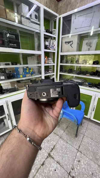 Canon .R 
نضافه95‎%‎ كامل ملحقات اصليه حزام شاحنه بطاريه رام جنطه
سعره بدي مليون و330الف 
مكاني بابل ***********
