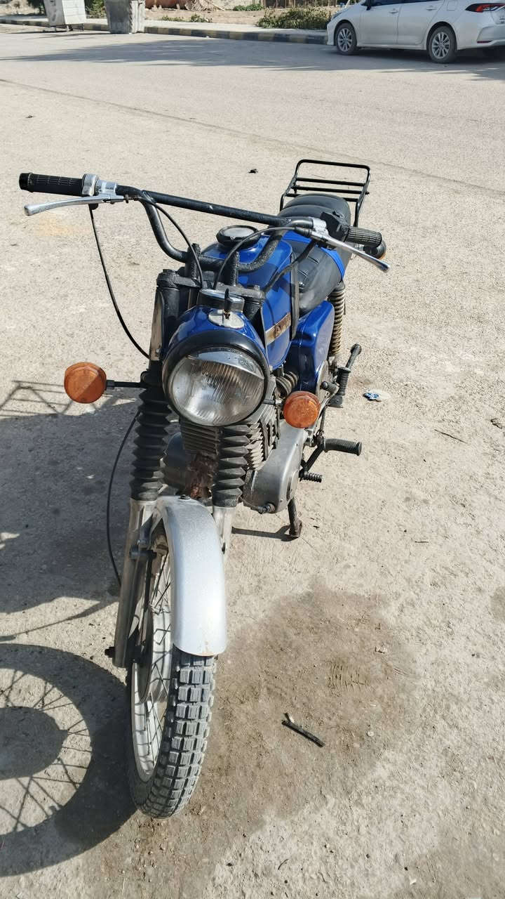 السلام عليكم دراجة 81 للبيع بدون بدون گصه 3 لحيم جوه الجشن بس مكان واسط عزيزية مكلف بالنشر هذا رقم صاحبها ***********/*********** ما اجاول عالخاص تحياتي للجناية
