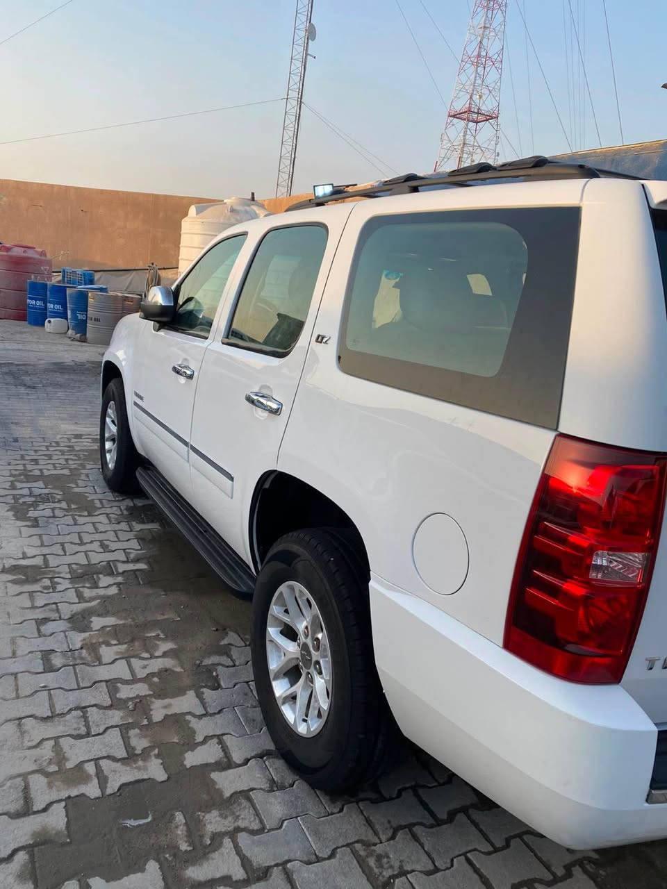 السلام عليكم تاهو 2014 LTZ 
فول مواصفات جاهزه من كلشي رقم جديد بسمي 
حداديه طخم تاير مكينه كير تبريد شرط الفحص والتراي 
مكفوله كفاله عامه عدا صبغ شبر بالبنيد فقط وشرط السونار للستفسار *********** البصرة, العراق
