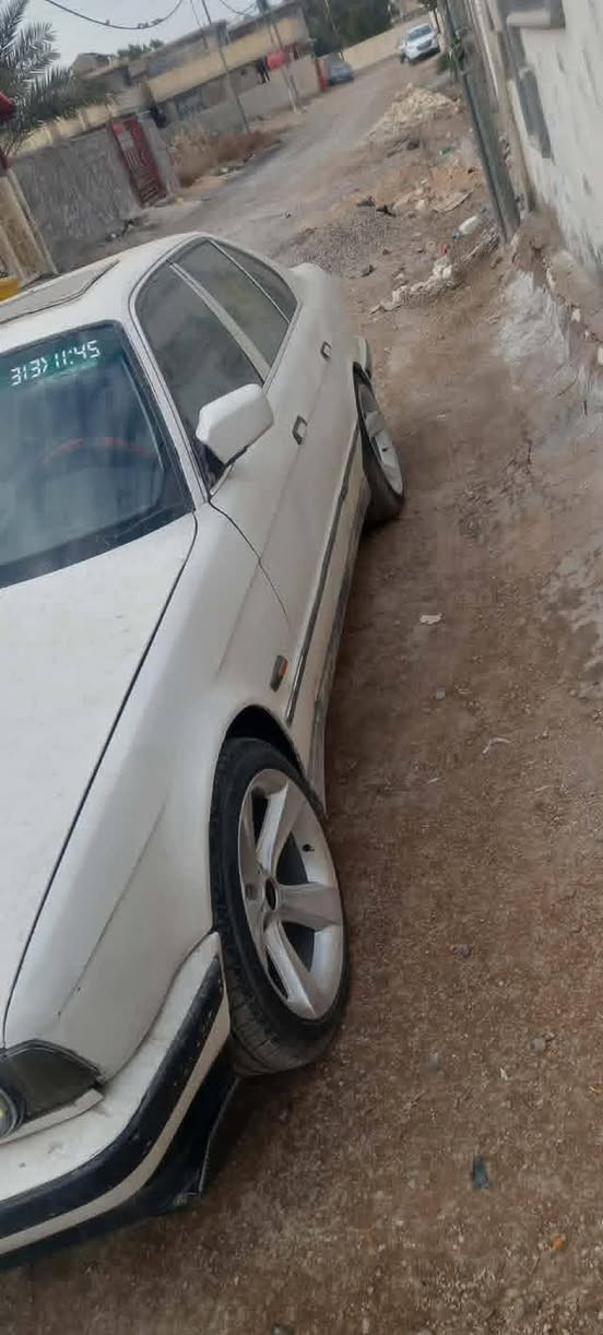 سلام عليكم بي إم ٥٣٥ كير اوتماتيك موديل ١٩٩١ رقم بغداد وكاله فقط وكاله مكينه بيه خانه دخن سياره بدون صبغ فقط دواير معمرات سياره حلوه مكاني بابل جبله بيع أو مراوس سعر ٣٠ سياره فتحه داخل جلد تخم ويل رياضي 
 ***********
