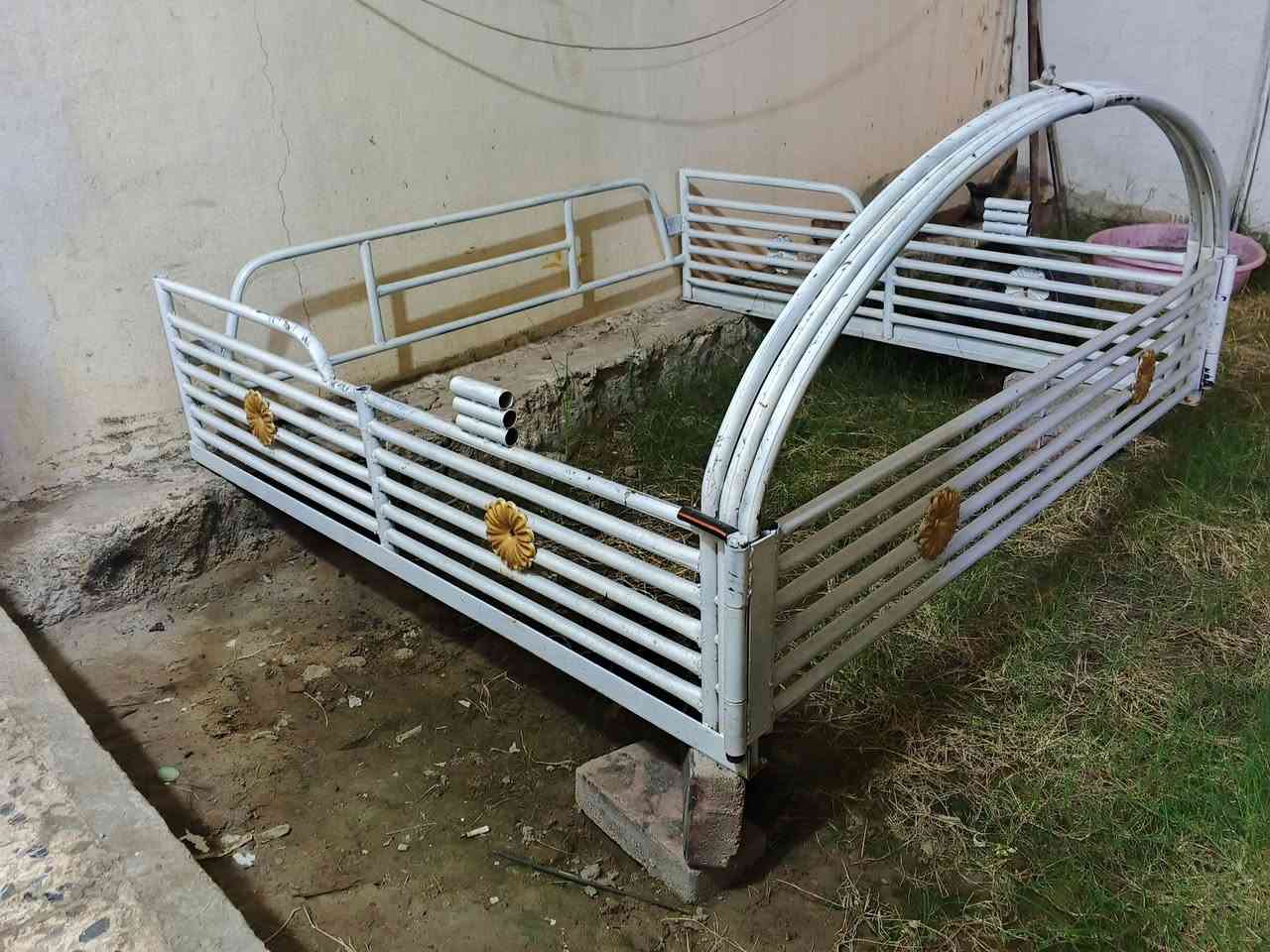 السلام عليكم البيع محجل بيكم  شبوط عقرب يرهم جادر السعر 160الف وبي مجال رقم الهاتف ***********.-*********** المكان الرمادي حي الضباط
