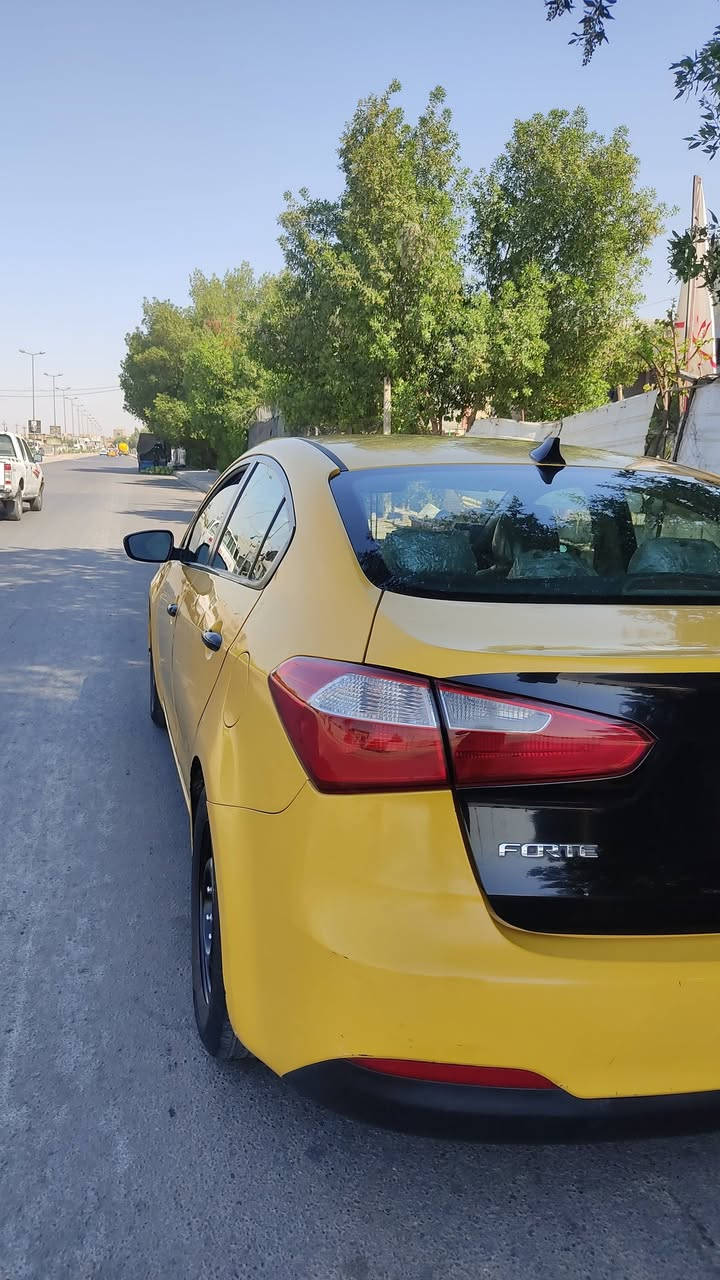 السلام عليكم
لبيع كيا فورتي موديل 15وارد امريكي سياره جديده محرك وكير مكفول صدر امامي وخلفي جديد تخم تأير كوري جديد جواهه سياره جديدة مكاني  بغداد *********** بجم   ضهر كبس
