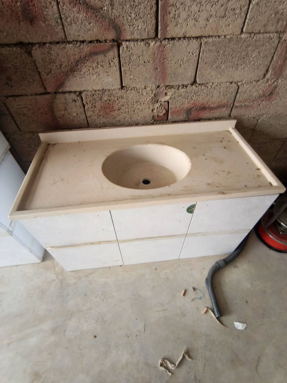 السلام عليكم كاونتر خشب جديد قياسها ٥٠_٢ الاستفسار اتصل 🗣📲📞***********
