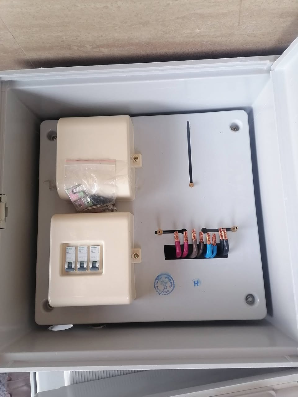 عندي ٤ بوردات للبيع *********** قياس ٥٠* ٥٠
