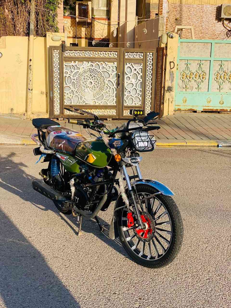 سلام عليكم دراجه سونك للبيع محرك 200 ضاغطه او زنجيل موديل 2025 محرك بلادي وين متروح جيك دراجه مفوله او مجمبزه علا اخر حبايه العنوان الرمادي السكان القديمه مجاور اسواق الفجر سعر 950 او بي مجال  اتصال عل الرقم ***********
