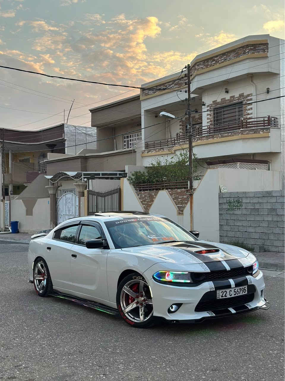 السلام عليكم
***********
دوج جارجر SXT بلاص 
( اعلى موصفات بلجارجر ) القفله👍 
 موصفات فول الفول 1-1 
وارد امريكي ( موديل 2018) ( لون ابيض ملكي )
السيارة رقم اربيل  تحويل مباشر  
السيارة جديدة جدا (ماشية72 الف) 
السيارة على وضع الشركة جديدة جدا 
محرك 3600 SXT بلاص
فتحة سقف 
رادار جانبي 
شاشة جبيرة 
كشنات كهرباء ايمن وايسر كشنات تدفئة وتبريد
كشنات خلفية تدفئة
خزن ميمري كشنات 
مري جانبي قلاب عند رجوع السيارة
حساسات خلفية مع رادار خلفي
تحكم مقود الستيرن كهرباء يصعد وينزل + تدفئة
سستم صوت الباين مع دمام بلادي بصندوك صوت رهيب
السيارة كشنات جلد كامل حته البطاين جلد خياط
دشبول ديتونه السيارة جلد خياط     
تشغيل عن بعد
رادار جانبي نقطة عمياء 
انارة ترحيب بلمري الجانبية
ويلكب جبير  + تخم تاير بلادي شركة
لايتات زنون عالي ناصي  درجه اولى
اضافات جكات صالنصه سقف روز رايز
ويل اصلي دركة رياضي كركوك, العراق
