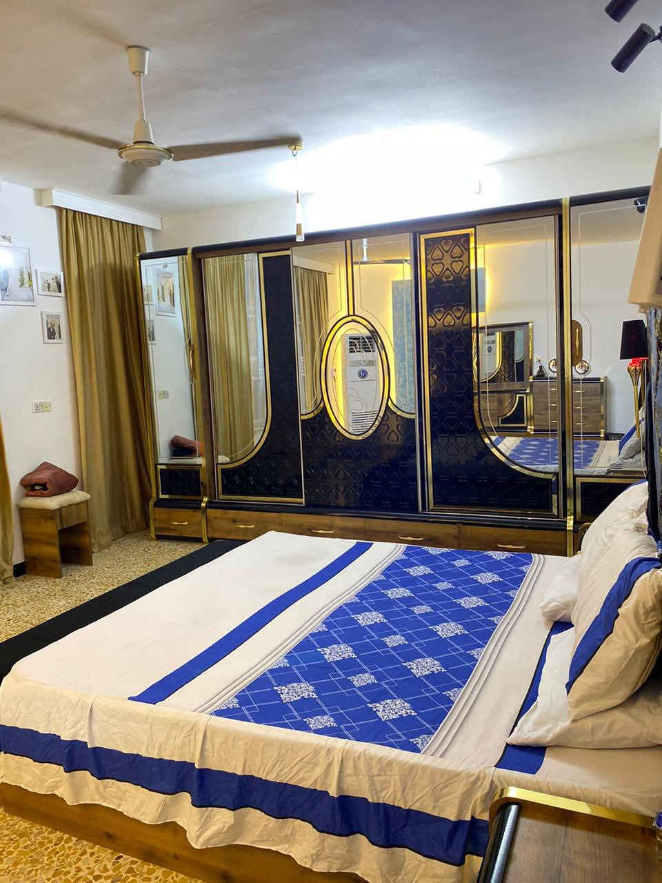 السلام عليكم غرفة نوم تركي ماخذها ٢.٧٥٠
صارلها سنتين ١١قطعه بيها اضرار بسيطة غرفة تكمة كلش رايدها بمليون ونص وبيها مجال الي يريدها يتواصل ع هذا الرقم عنواني بغداد ***********
