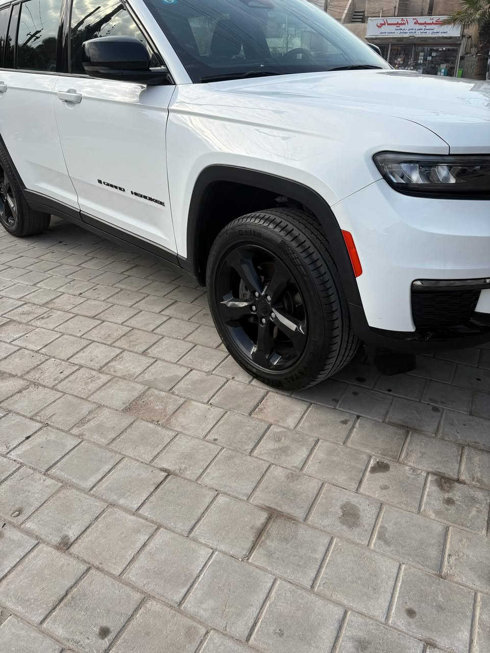 السلام عليكم
جيب شيروكي للبيع موديل 2024 Limited رقم بغداد
7 راكب كراسي منفصل vip
السيارة حادثهه باب الصدر فقط مبدل نفس اللون قطعه اصلية 
فقط بيهه 3 رصعات صغار كلش 
غير هذا زلغ مابيهه
بدون اي ايرباك كلهن سليمات 
ماشيه 40 الف ميل
سيارة دخول جديد صار تقريبا 4 او 5 اشهر 
على ايدنه جايبيهه من امريكا لاشركة ولا من المعارض
السيارة جديدة بمعنى الكلمة
صور الحادث موجودات بالمنشور
سعرهه 32 الف دولار 
320 ورقة مكاني بغداد للاتصال ***********
