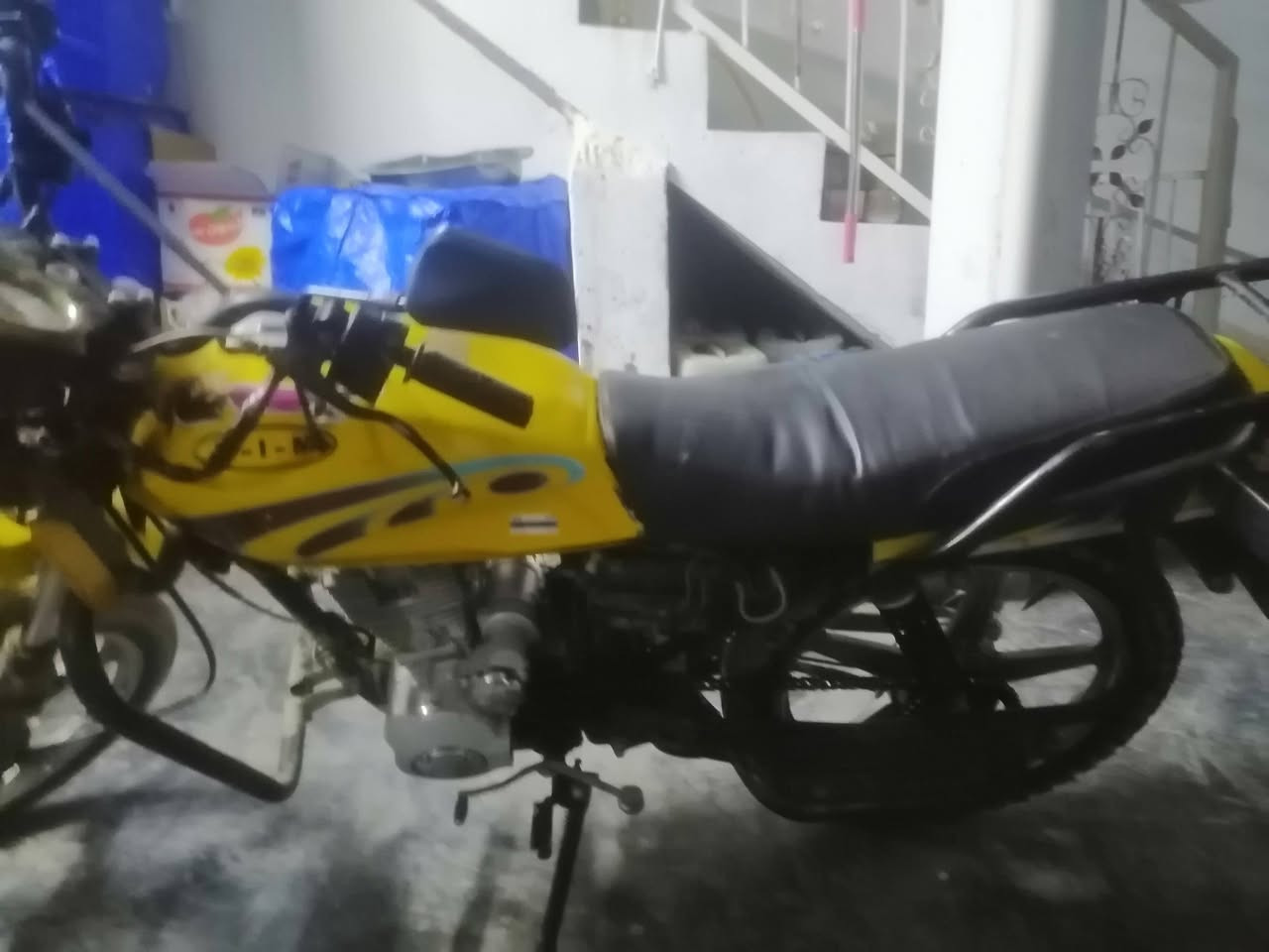 ماطور ٥ كير للبيع غراظه كله بلادي
محرك كهربائيات ما بيهه عيب كلهه شغال
سعره ٢٠٠ الف تحياتي للجميع
***********
