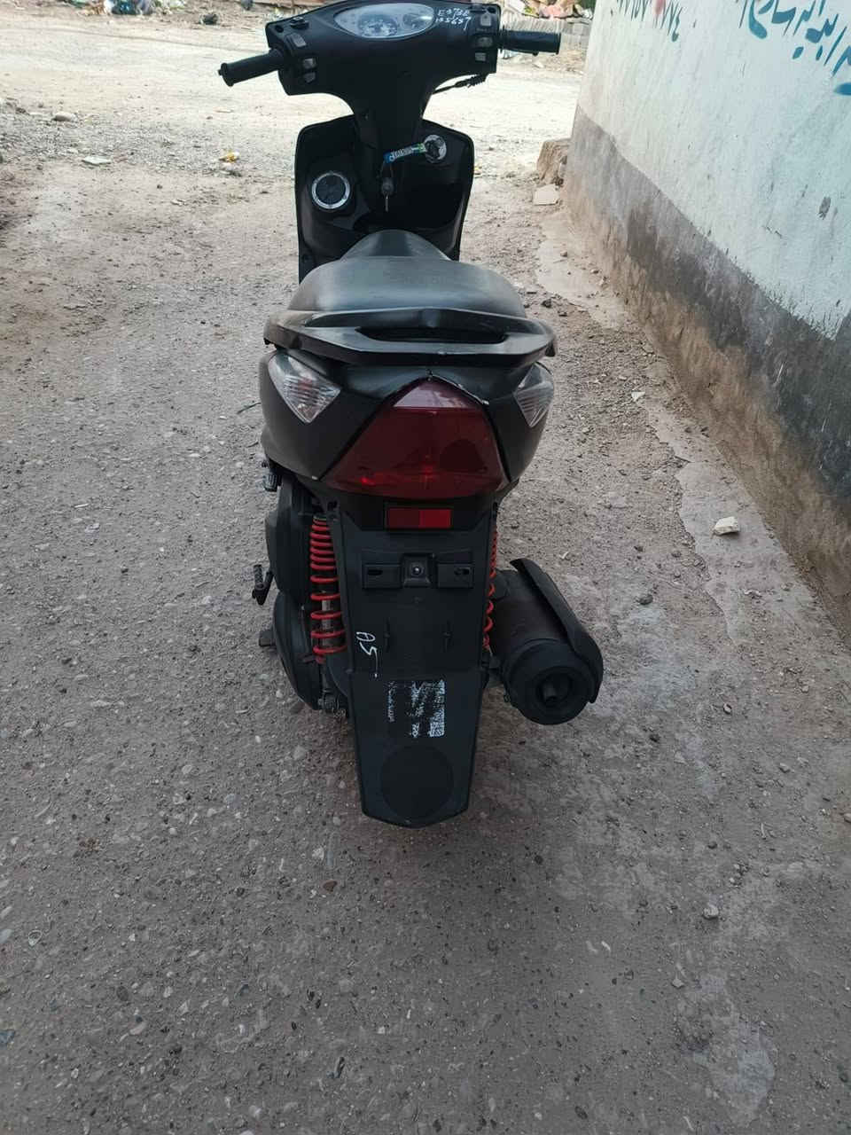 سلام عليكم دراجه للبيع كفاله عامه مكان بغداد لمامل الباويه لسعر 750(***********
