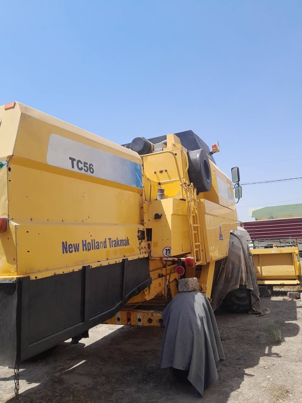 حاصدة نيوهلند موديل ٢٠٠٥ طبلة ١٧ تك درام مديومة كامل حاصدين ٤٠٠ دونم فقط السعر ٧٥ مليون العنوان موصل قضاء تلكيف ***********
