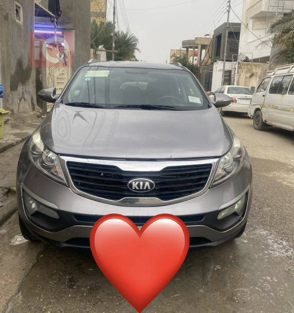 كيا سبورتج 2013 رصاصي اللون رقم بغداد مصبوغه حزام بدون حادث قوي شواصي لغد بدنه قماره مكفولات مكينتها 2000 دوش  السياره مال بيت نظيفه ماشيه 142 الف 
السياره مكانها بغداد السسعر 112
هاتف ‭0773 477 9487‬

