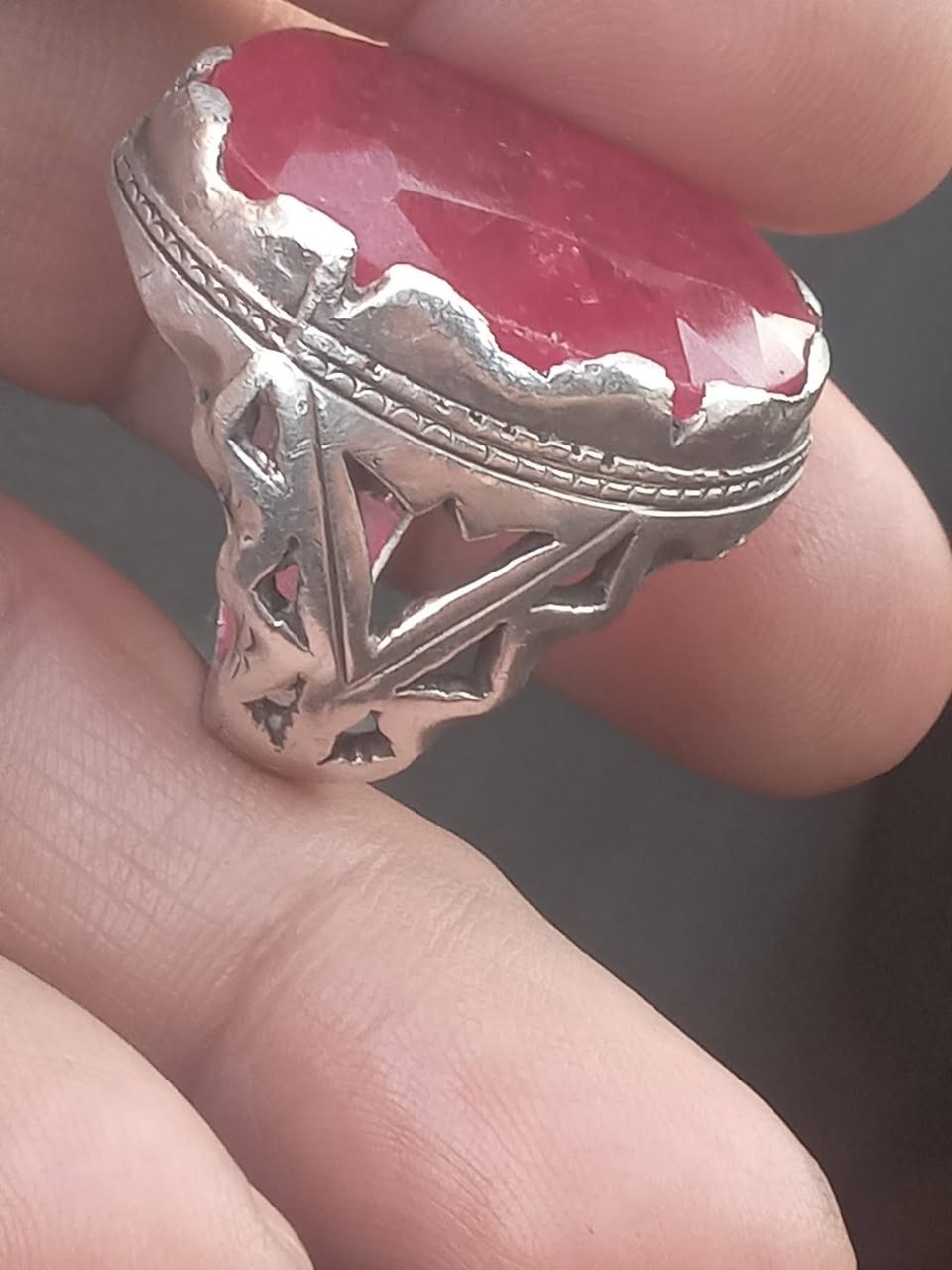 ياقوت خشن صياغه يدوية ثقيله السعر ٥٠الف مكاني بغداد البياع توصيل موجود


**إذا كنت صاحب هذا الإعلان وتريد حذفه لأي سبب، رجاءا أرسل رسالة إلى الدعم الفني**