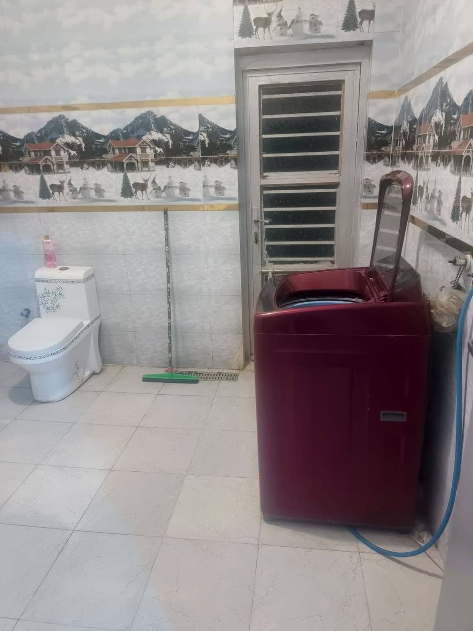 بيت للبيع طابو اسهم مفروز ومداور بإسم المشتري مساحته ( 265 )متر قرب المستشفى التركي يحتوي على دوانيه خارجيه وكراج وحديقه وغرفتين وصاله كبيره وصحيات داخليه وخارجيه والطابق الثاني 3 غرف هيكل غير مسقوف كافه الخدمات قرب المستشفى التركي
***********
